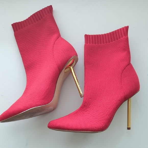 Vibrant Red Fabric & Gold Stiletto Pointed Toe Boots Size 6‎ - Picture 1 of 9